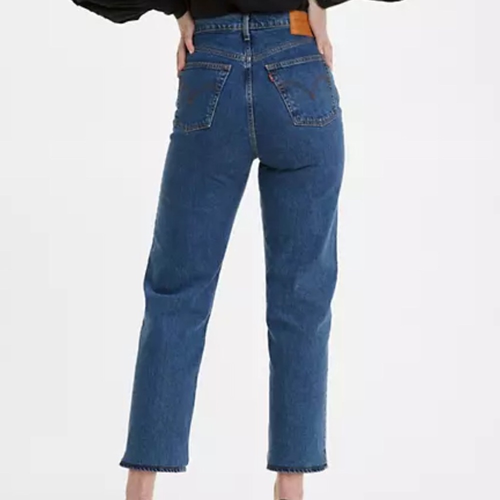COPY - Levi’s Ribcage Jeans - Picture 4 of 9